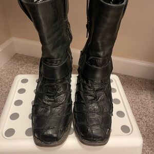 Black boots size 7